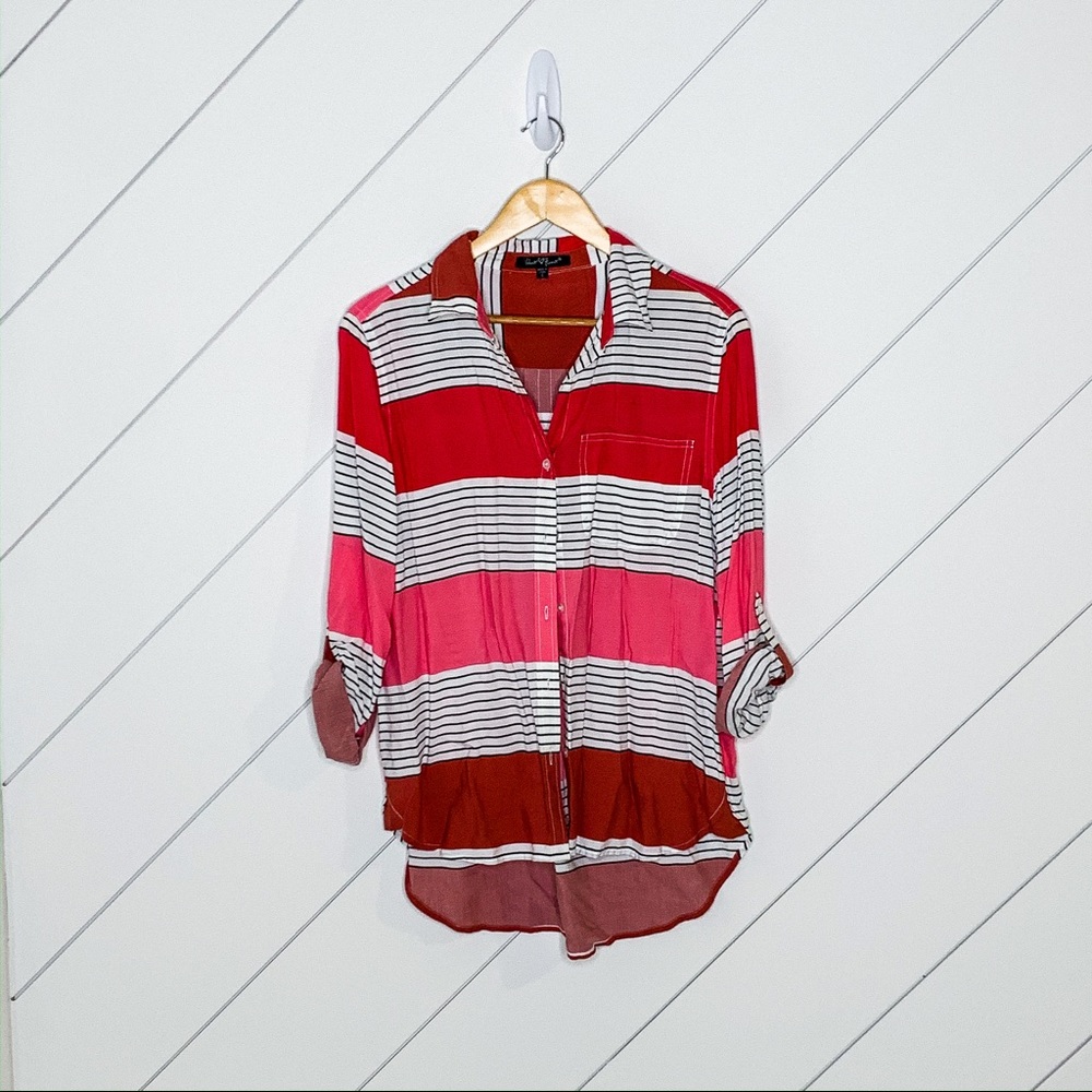 Loose fitting button down - Picture 2 of 6